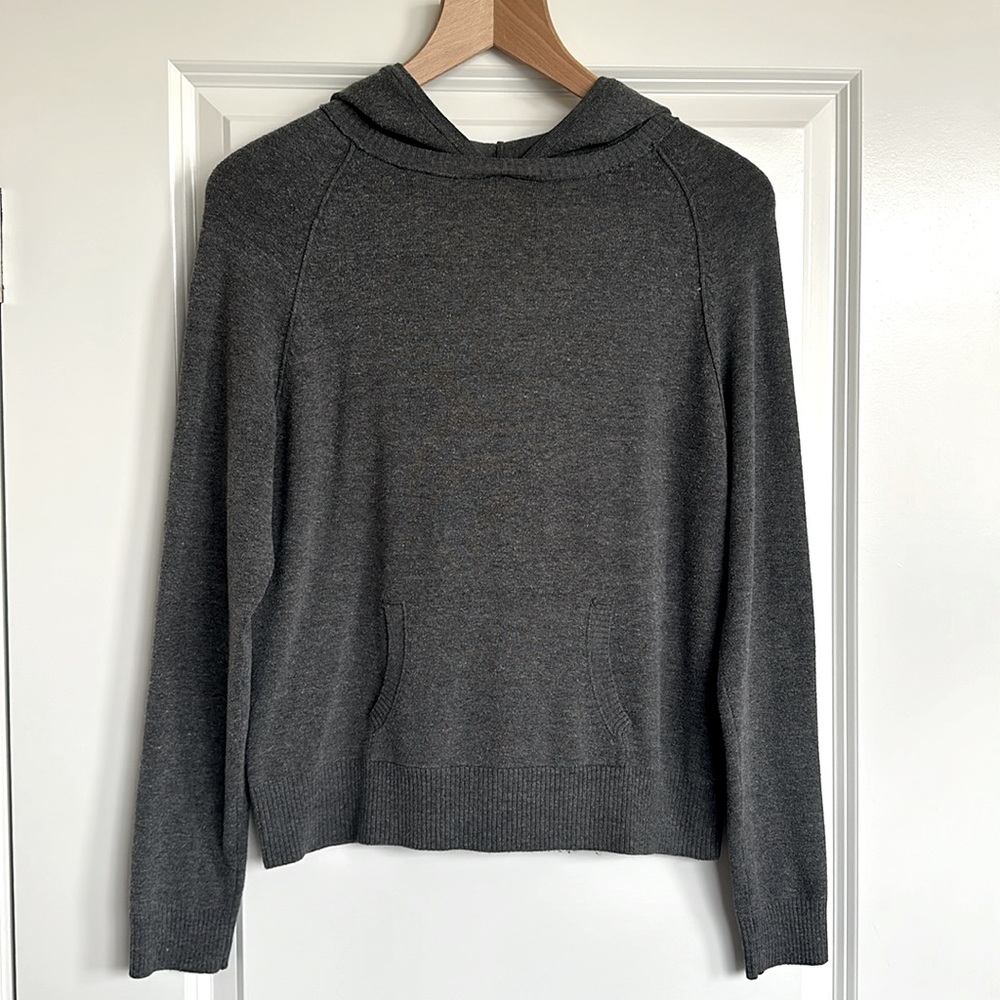 Private Property Hooded Sweater Top sz Medium Women Gray Cropped Lightweight
